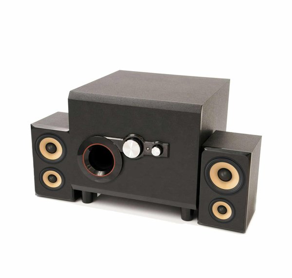 How to Design a Comfortable and Stylish Home Theater on a Budget?